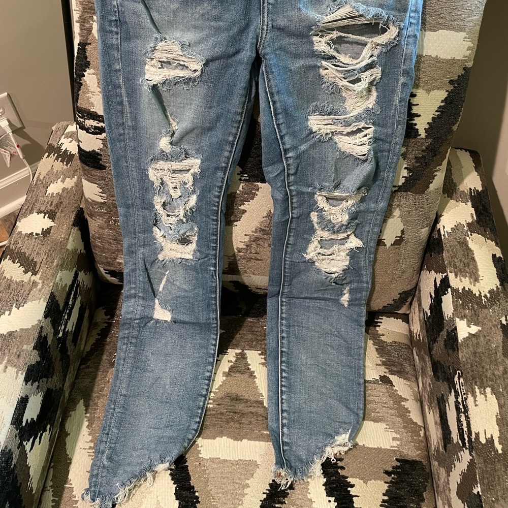 American Eagle distressed skinny jeans. Size US 10 regular